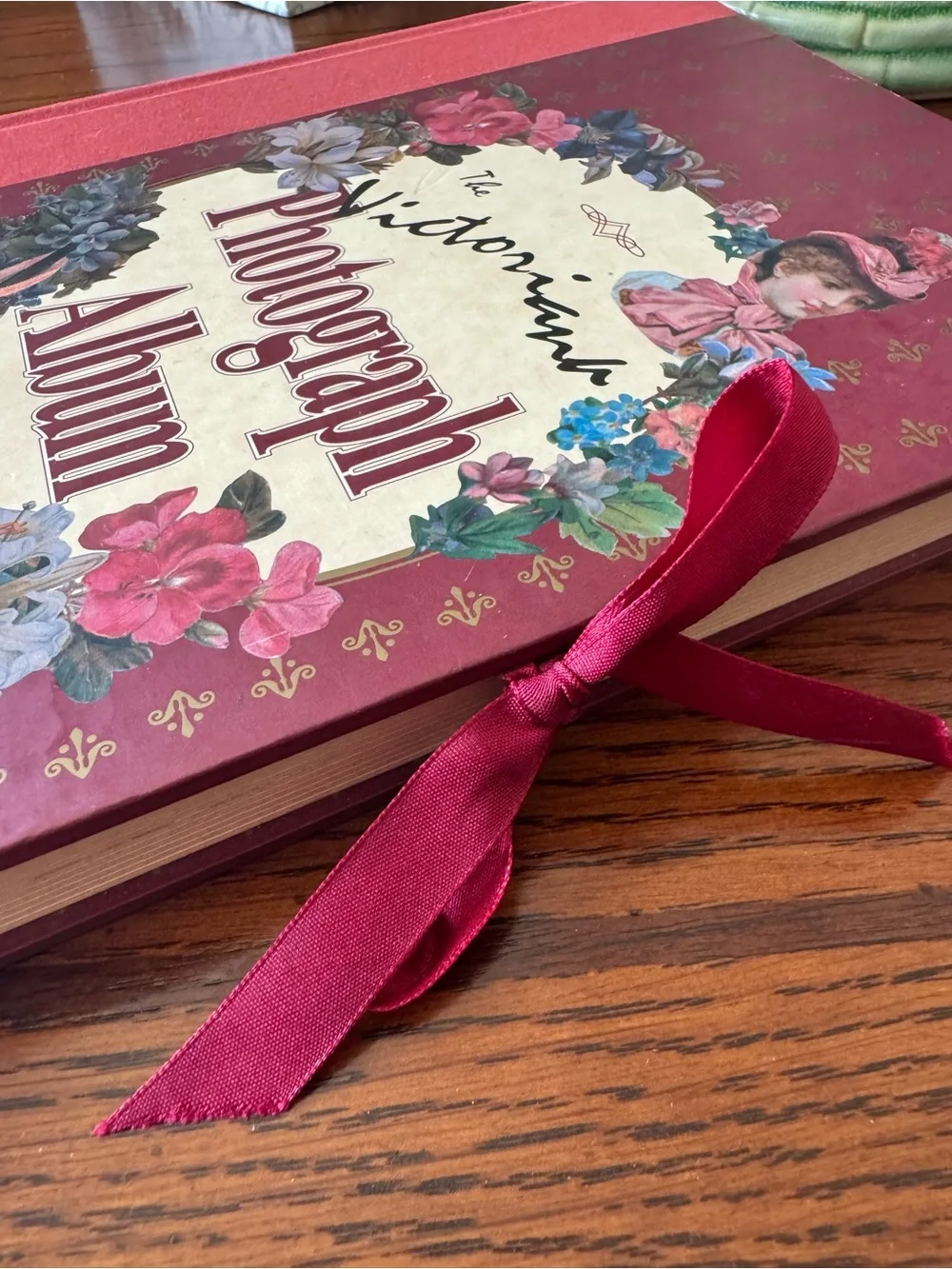 NEW Victoriana Photograph Album Brand New Heavy Duty Beautiful Colorful Pages